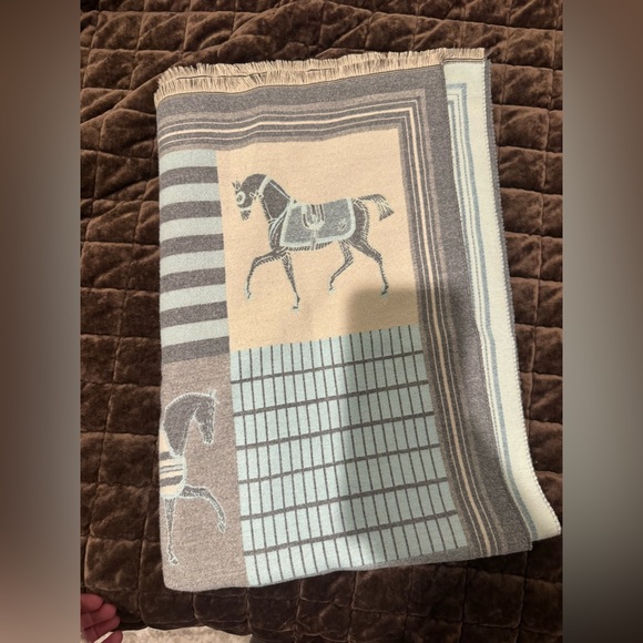 Pashmina Classic Equestrian Wrap Scarf Shawl - Picture 8 of 8